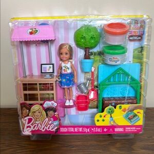 Barbie Garden Playset with Chelsea Doll and Accessories - FRH75